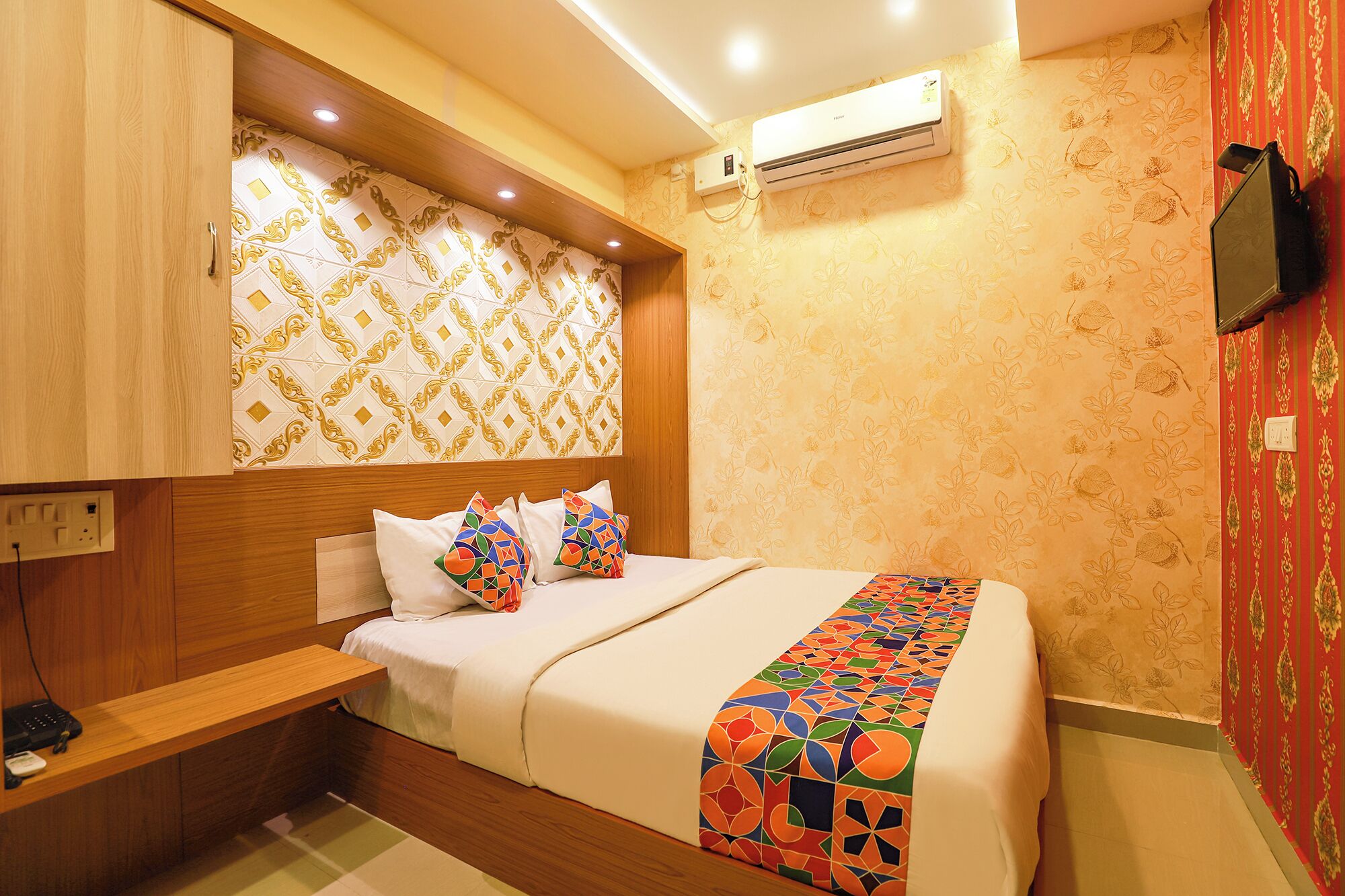 Egyptian cotton sheets, premium bedding, in-room safe, free WiFi