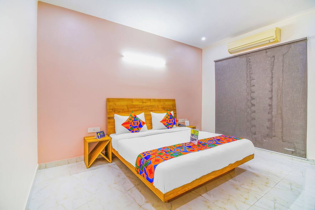 Egyptian cotton sheets, premium bedding, in-room safe, free WiFi