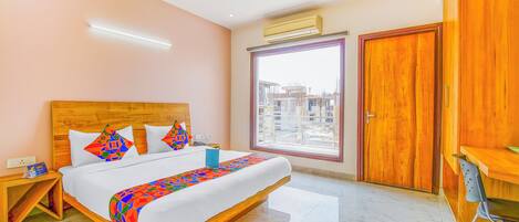 Egyptian cotton sheets, premium bedding, in-room safe, free WiFi