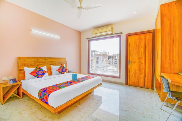Egyptian cotton sheets, premium bedding, in-room safe, free WiFi