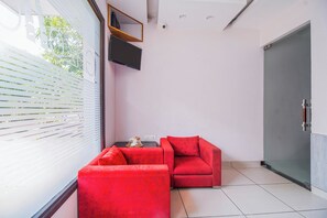 Coin salon dans le hall