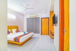 Egyptian cotton sheets, premium bedding, in-room safe, free WiFi
