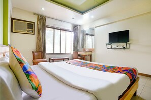 Egyptian cotton sheets, premium bedding, in-room safe, desk