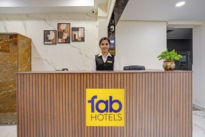 Reception - Fabhotel Golden Rivaah (Ghaziabad)