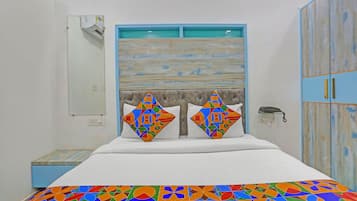 Deluxe Room | Egyptian cotton sheets, premium bedding, in-room safe, desk