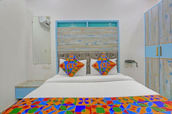 Deluxe Room | Egyptian cotton sheets, premium bedding, in-room safe, desk
