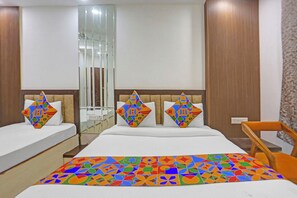 Egyptian cotton sheets, premium bedding, in-room safe, desk - Fabhotel Cg International (New Delhi)