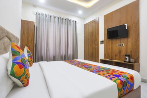 Deluxe Room | Egyptian cotton sheets, premium bedding, in-room safe, desk - Fabhotel Shri Ram Retreat (Mathura)