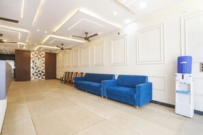 Coin salon dans le hall