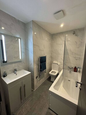 Douche, serviettes fournies