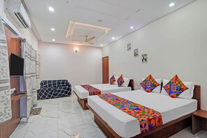 Egyptian cotton sheets, premium bedding, in-room safe, desk