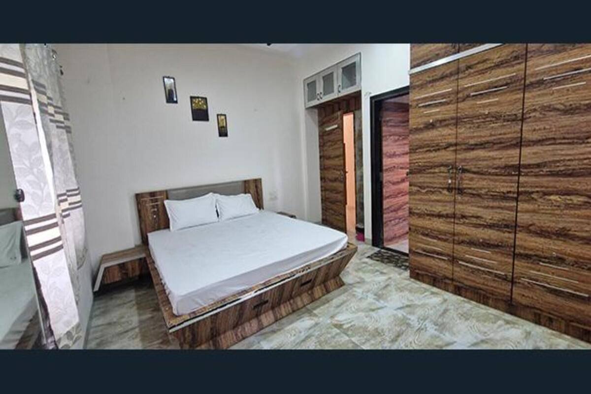 Deluxe Room | Egyptian cotton sheets, premium bedding, in-room safe, desk