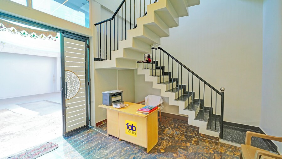 Fabhotel Bharti Palace