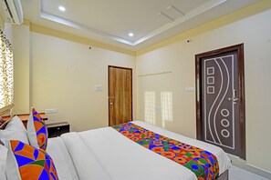 Egyptian cotton sheets, premium bedding, in-room safe, desk