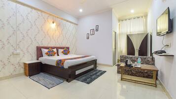 Deluxe Room | Egyptian cotton sheets, premium bedding, in-room safe, desk