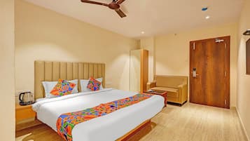 Egyptian cotton sheets, premium bedding, in-room safe, desk