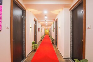 Lobby - Fabhotel River View (Surat)