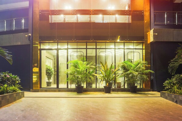 Property entrance - Fabhotel River View (Surat)