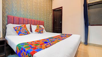 Deluxe Room | Egyptian cotton sheets, premium bedding, in-room safe, desk