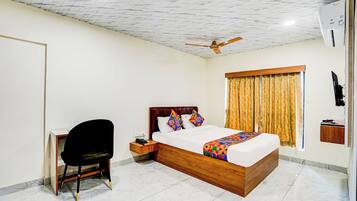 Egyptian cotton sheets, premium bedding, in-room safe, desk