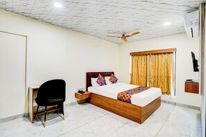 Egyptian cotton sheets, premium bedding, in-room safe, desk