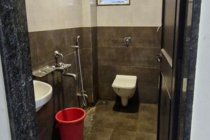 Habitació Deluxe | Bany | Dutxa, capçal de dutxa tipus cascada i articles de tocador gratuïts