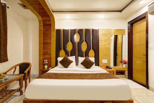 Premium Room | Egyptian cotton sheets, premium bedding, in-room safe, desk