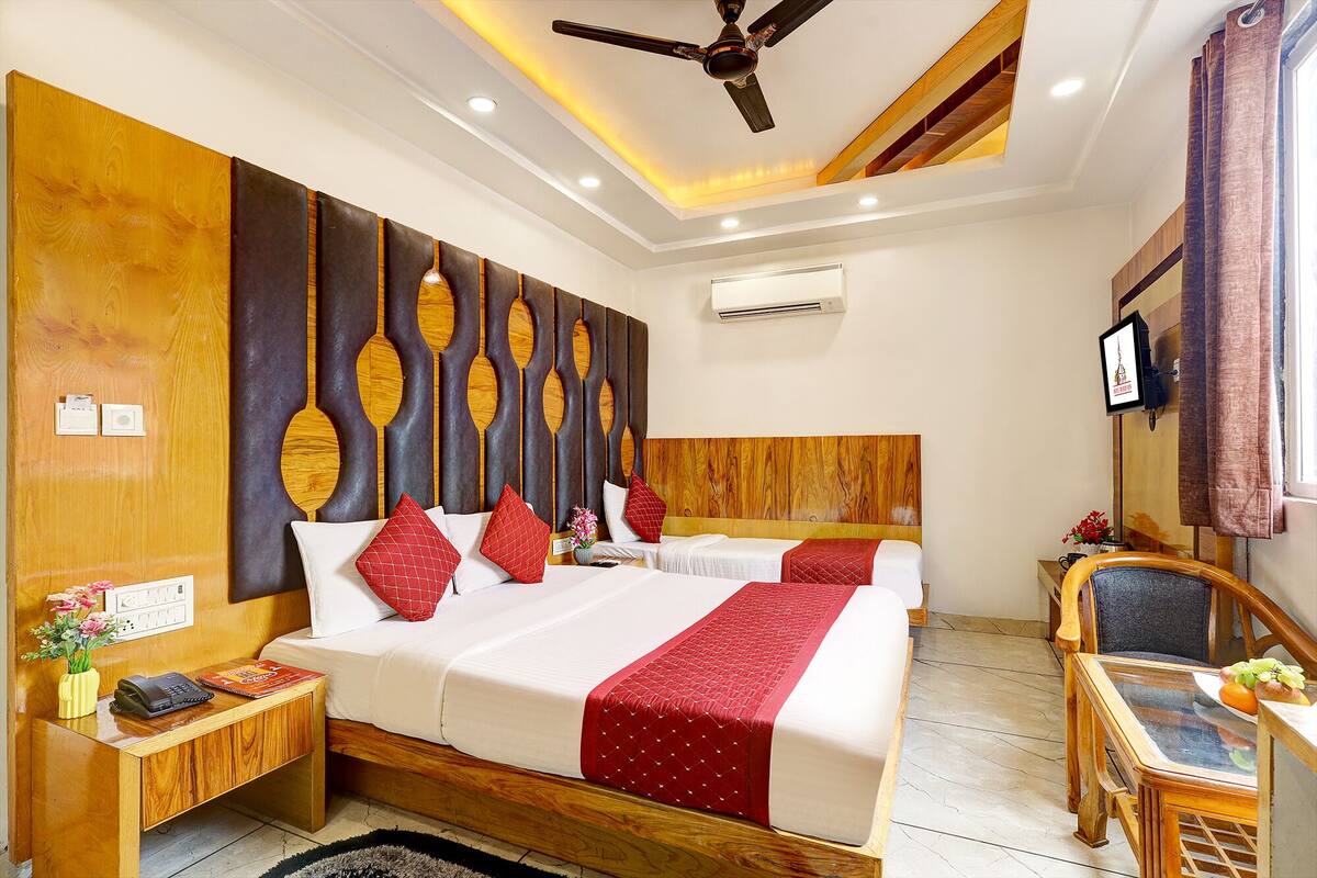 Family Room | Egyptian cotton sheets, premium bedding, in-room safe, desk