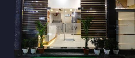 Pintu masuk properti
