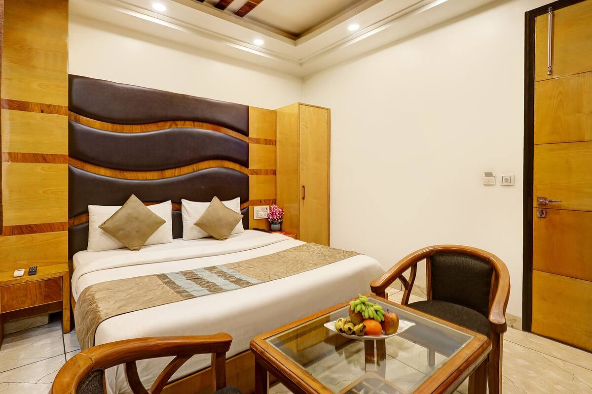 Deluxe Room | Egyptian cotton sheets, premium bedding, in-room safe, desk