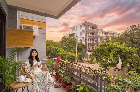 Balcony. FabHotel Comfy Cottage - 700 Meters From Artemis Hospitals, Sector 51