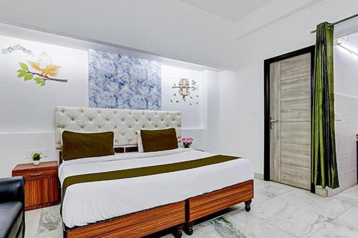 Deluxe Room | Egyptian cotton sheets, premium bedding, in-room safe, desk