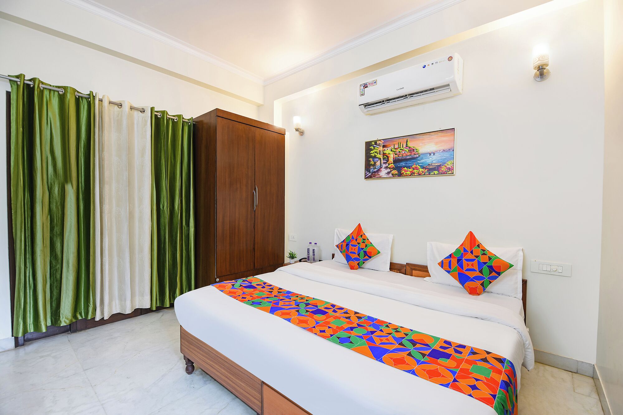 Egyptian cotton sheets, premium bedding, in-room safe, desk