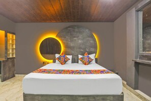 Family Room | Egyptian cotton sheets, premium bedding, in-room safe, free WiFi
