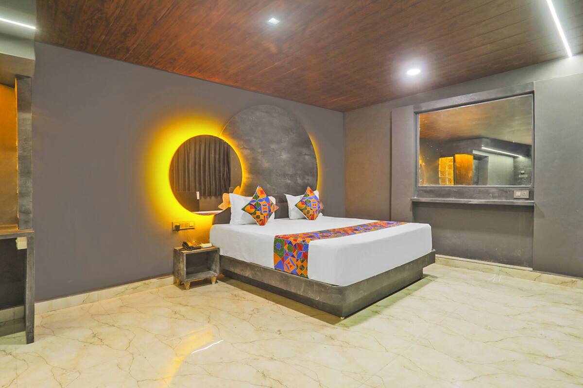 Family Room | Egyptian cotton sheets, premium bedding, in-room safe, free WiFi