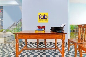 Reception - Fabhotel The Ax Inn (Kolkata)