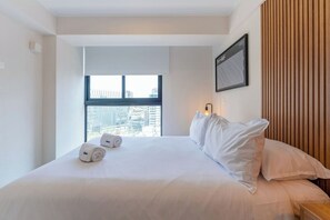 مكتب ومكواة/لوح كي وسرير سفر وواي فاي مجانًا