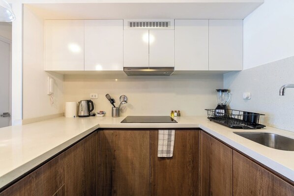Fridge, microwave, stovetop, coffee/tea maker