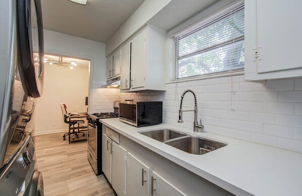 電子レンジ、オーブン、コンロ