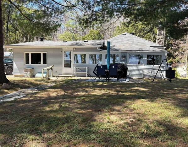 Exterior - Cozy, Modern Year-Round Lakefront Cottage with 100ft Shoreline and Stunning View (Lakefield)