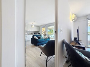 TV - Serenity Getaway–4 people–WiFi–Terrace–Garage (Saint-Raphaël)