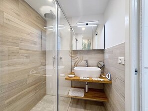 Unclassified image, 3 of 34, button