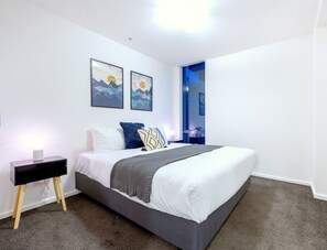 3 bedrooms, desk, iron/ironing board, free WiFi