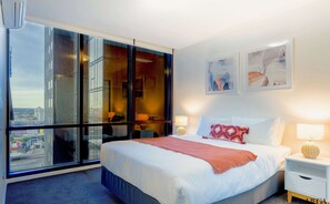 3 bedrooms, desk, iron/ironing board, free WiFi