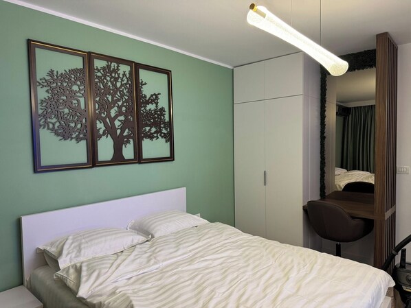 Iron/ironing board, WiFi, bed sheets