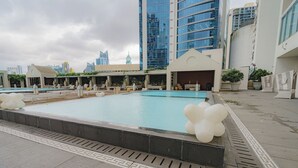 Pool - Exclusive and luxury 1BR with balcony in Yoo Panama (Panamá)