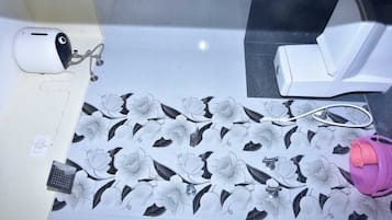 Articles de toilette gratuits, serviettes fournies, savon, shampoing