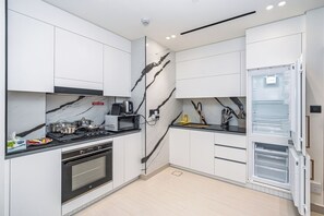 Fridge, microwave, oven, stovetop