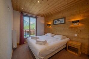 3 bedrooms, free WiFi, bed sheets - l'Ours Bleu A35 - Ski in Ski out, Vallorcine (Argentiere), France (Vallorcine (Argentiere))