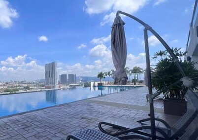 Rooftop Pool Jalan Landmark Apartments